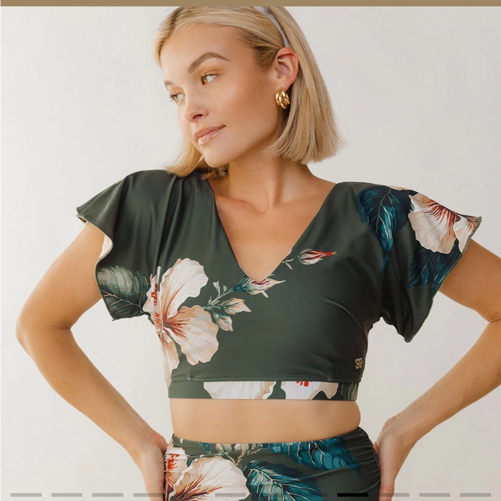 Albion Fit Rica Cape Swim Crop, size small